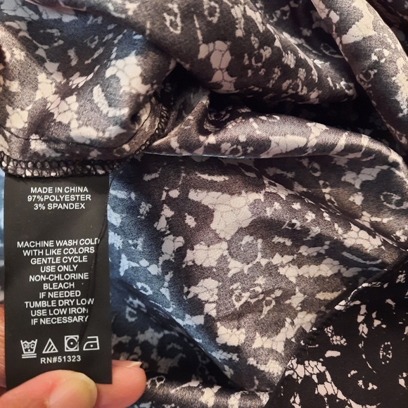 Vince Camuto Top Blouse - Picture 6 of 6